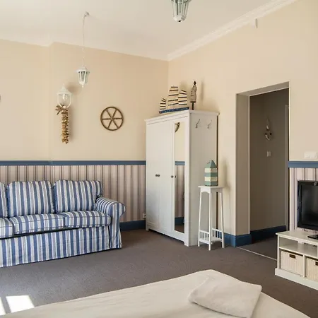 Dwor Zlotopolska Dolina Mansion House 4* Trębki