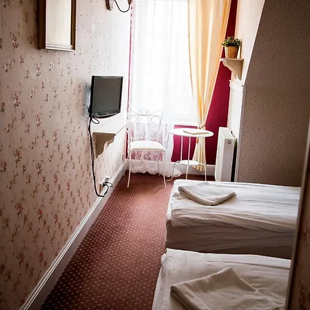 Dwor Zlotopolska Dolina Mansion House Bed & Breakfast