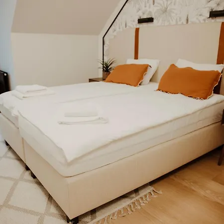 Dwor Zlotopolska Dolina Modlin Airport 4* Trębki