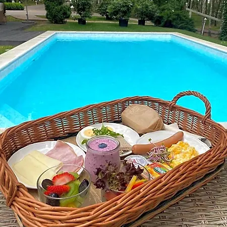 Bed & Breakfast Dwor Zlotopolska Dolina Modlin Airport 4*