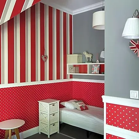 Dwor Zlotopolska Dolina Modlin Airport Bed & Breakfast 4*