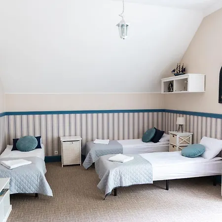 Dwor Zlotopolska Dolina Modlin Airport Bed & Breakfast Trebki