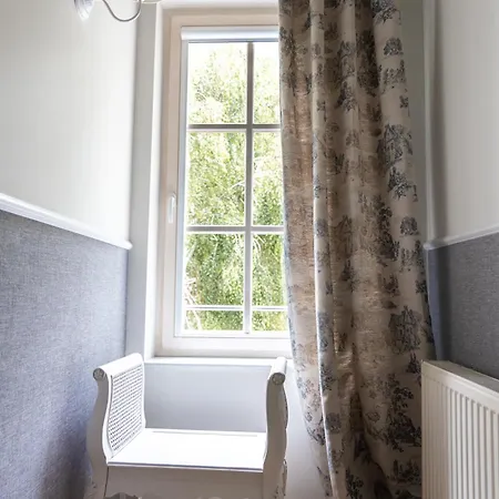 Bed & Breakfast Dwor Zlotopolska Dolina Modlin Airport Trebki