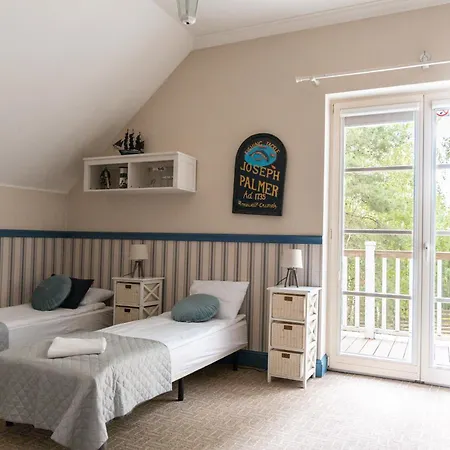 Dwor Zlotopolska Dolina Modlin Airport Bed & Breakfast 4*