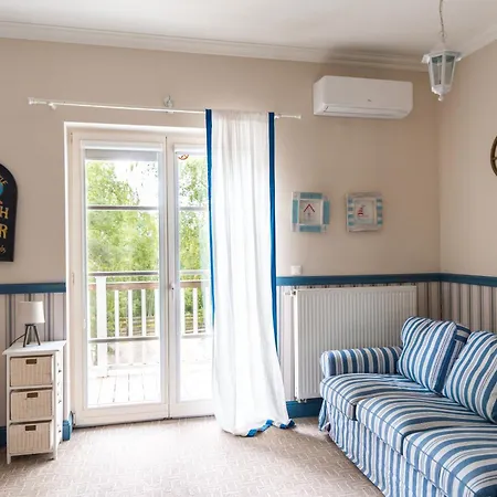 Dwor Zlotopolska Dolina Modlin Airport Bed & Breakfast Trebki