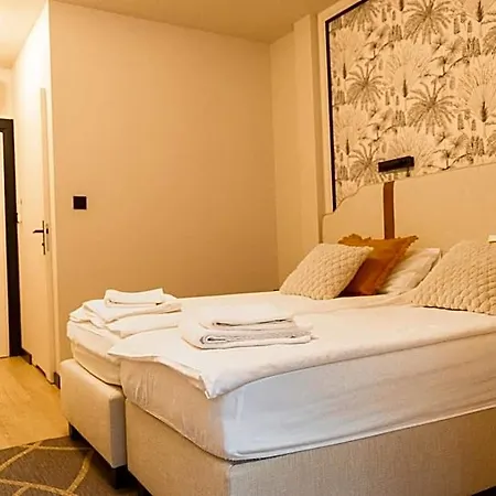 Dwor Zlotopolska Dolina Modlin Airport ベッド・アンド・ブレックファスト 4*