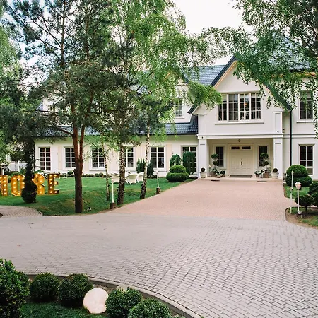 Dwor Zlotopolska Dolina Mansion House B&B Trębki