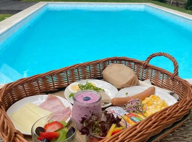 Bed & Breakfast Dwor Zlotopolska Dolina Mansion House 4*