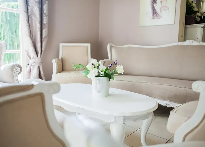 Bed & Breakfast Dwor Zlotopolska Dolina Mansion House 4*