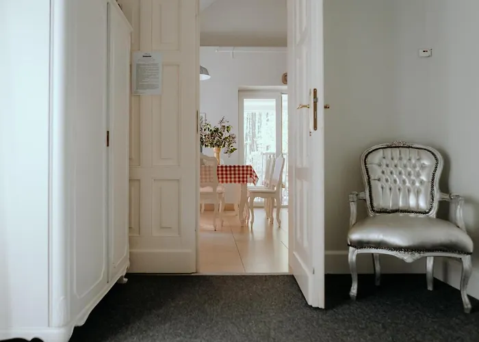 Bed & Breakfast Dwor Zlotopolska Dolina Mansion House 4*