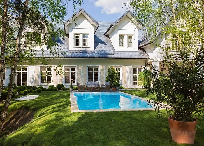 Bed & Breakfast Dwor Zlotopolska Dolina Mansion House