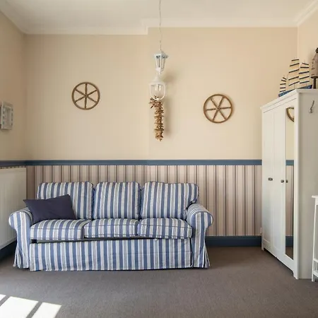 Bed and breakfast Dwór Złotopolska Dolina Mansion House 3*