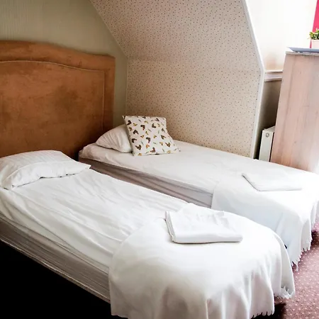 Bed & Breakfast Dwor Zlotopolska Dolina Mansion House 3*