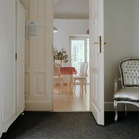 Bed and breakfast Dwór Złotopolska Dolina Mansion House 3*